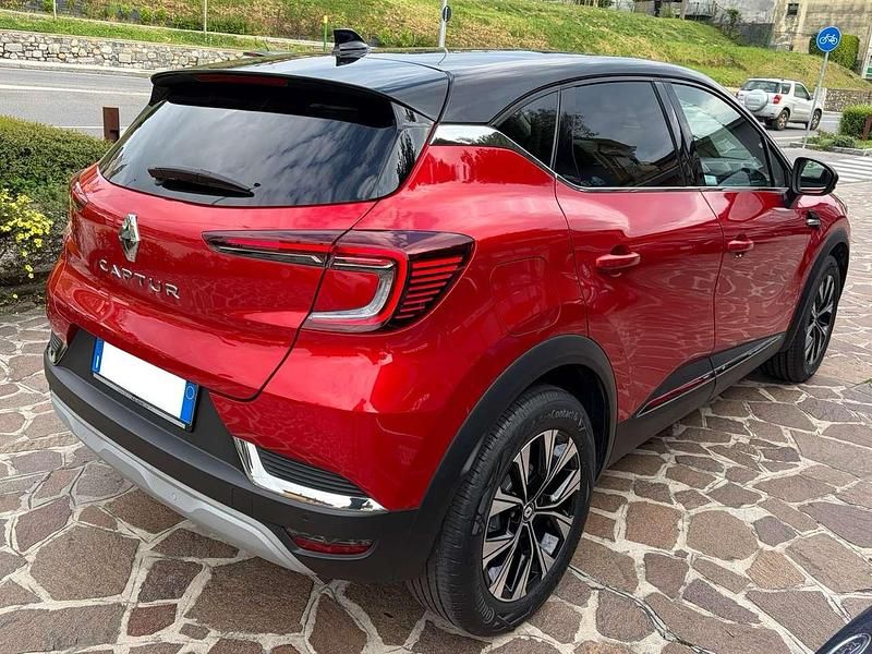 Usata Renault Captur Business 101 CV (74 kW) 2023 Rosso SUV