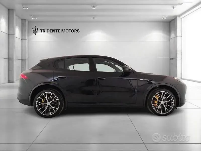 Begagnad Maserati Grecale 330 HK (242 kW) 2023 Svart SUV