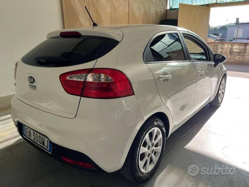 Usata Kia Rio EX 86 CV (63 kW) 2012 Bianco Utilitaria