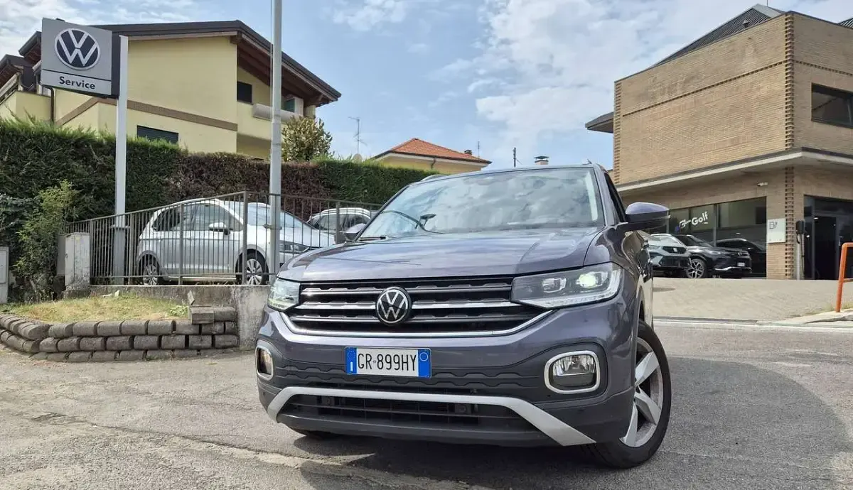 Usata VW T-Cross Advance 110 CV (80 kW) 2023 Smoky gray met SUV