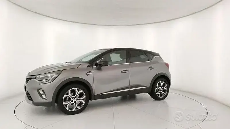 Usata Renault Captur Techno 101 CV (74 kW) 2023 Grigio SUV