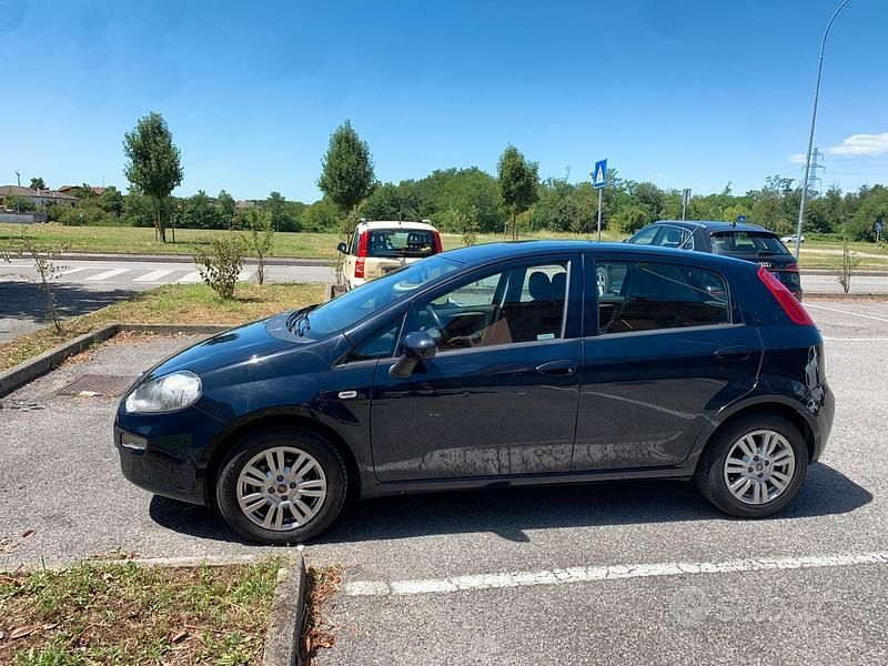 Usata Fiat Punto 77 CV (56 kW) 2016 Blu Utilitaria