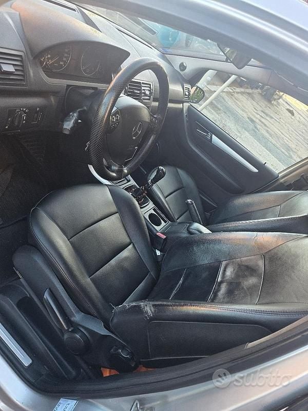 Usata Mercedes 200 Avantgarde 140 CV (102 kW) 2006 Grigio Berlina