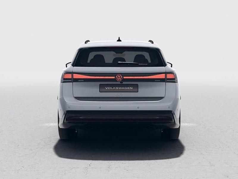 Usata VW ID.7 Pro 210 kW (286 CV) 2024 Scale silver metallizzato Station wagon