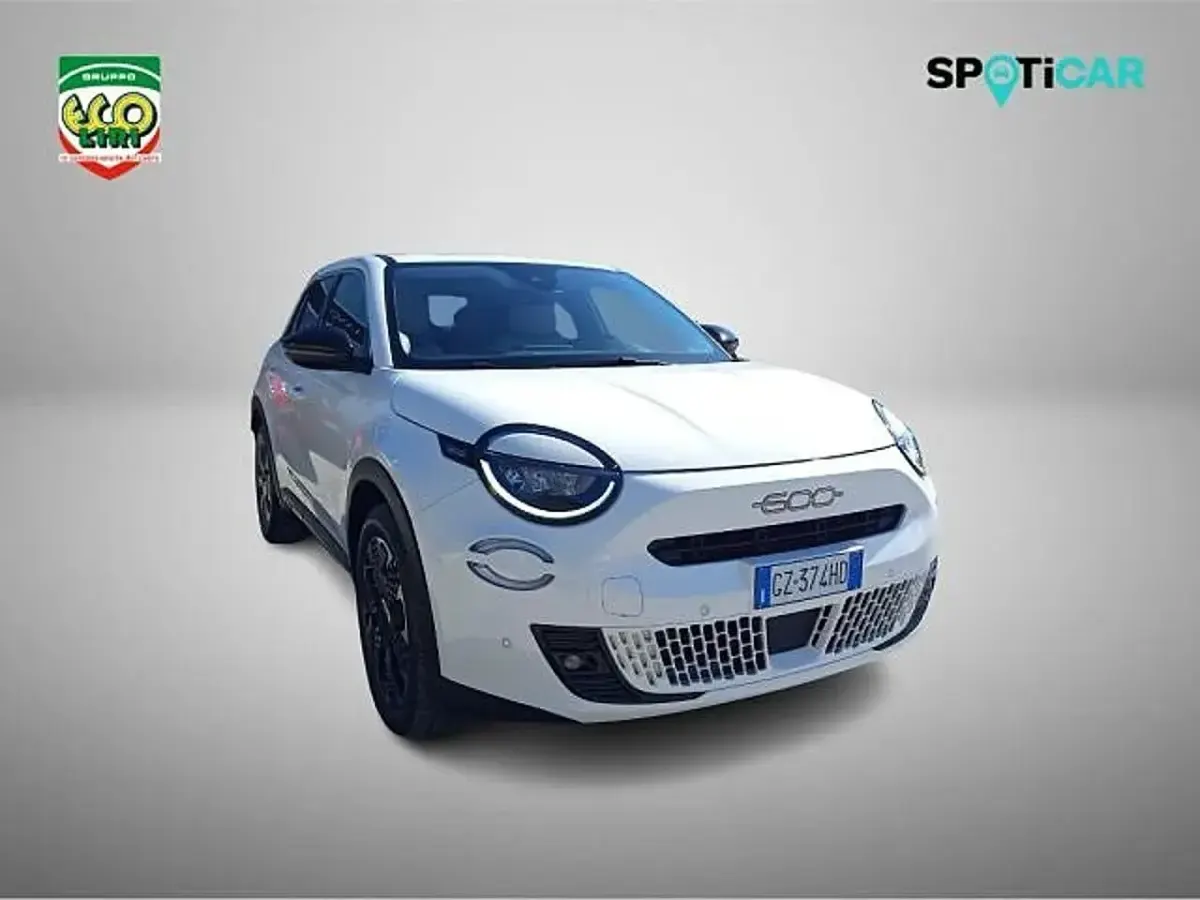 Gebraucht Fiat 600 La Prima 101 PS (74 kW) 2025 Weiß SUV