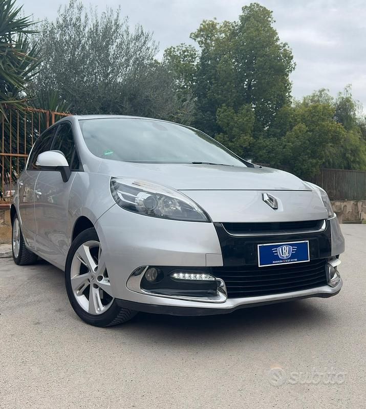 Grigio Usata 2012 Renault Scénic III Luxe Monovolume | 4999 € (Ottimo prezzo) - Immagine 1/4