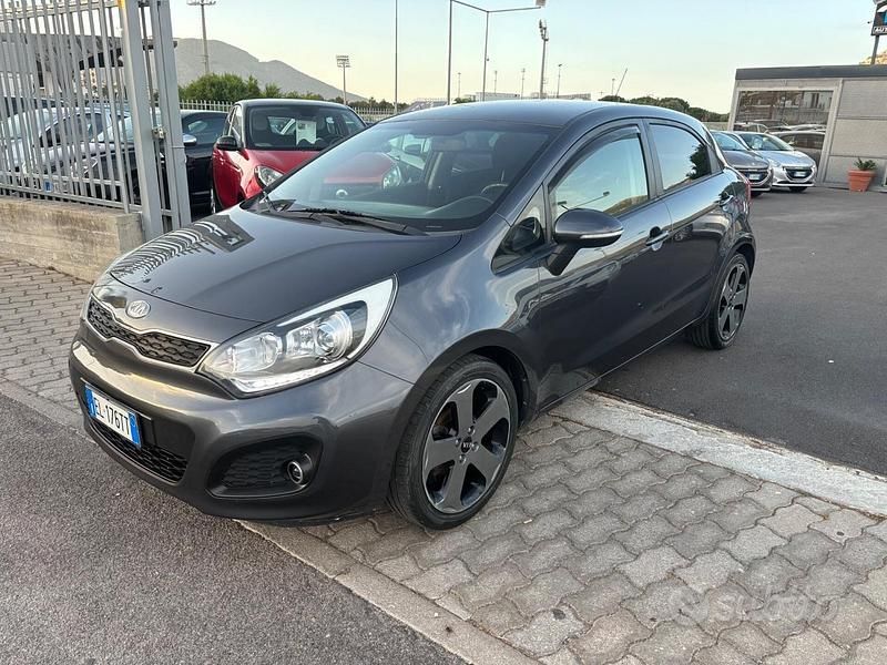 Usata Kia Rio EX 75 CV (55 kW) 2012 Grigio Berlina