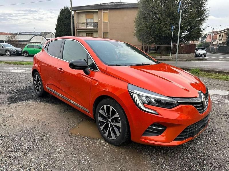 Usata Renault Clio V Techno 91 CV (66 kW) 2022 Arancione Berlina