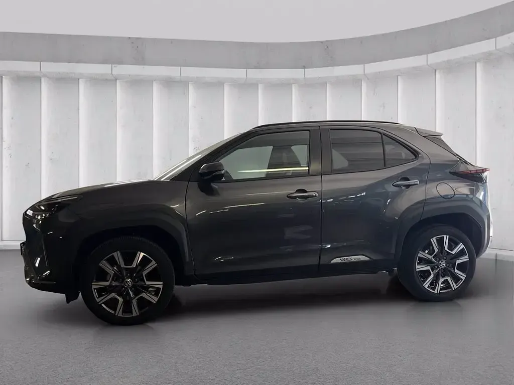 Usata Toyota Yaris Cross Lounge 131 CV (96 kW) 2025 Grigio metallizzato SUV