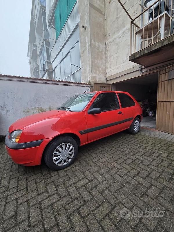 Usata Ford Fiesta 75 CV (55 kW) 2000 Rosso Utilitaria