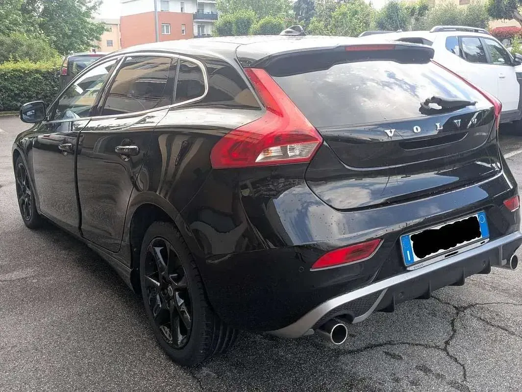 Usado Volvo V40 Ocean Race 114 CV (83 kW) 2015 Negro Berlina