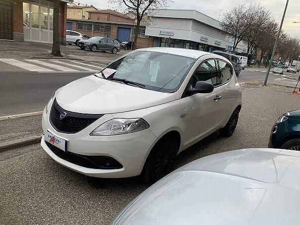 Usata Lancia Ypsilon Silver 69 CV (50 kW) 2020 Bianco Utilitaria