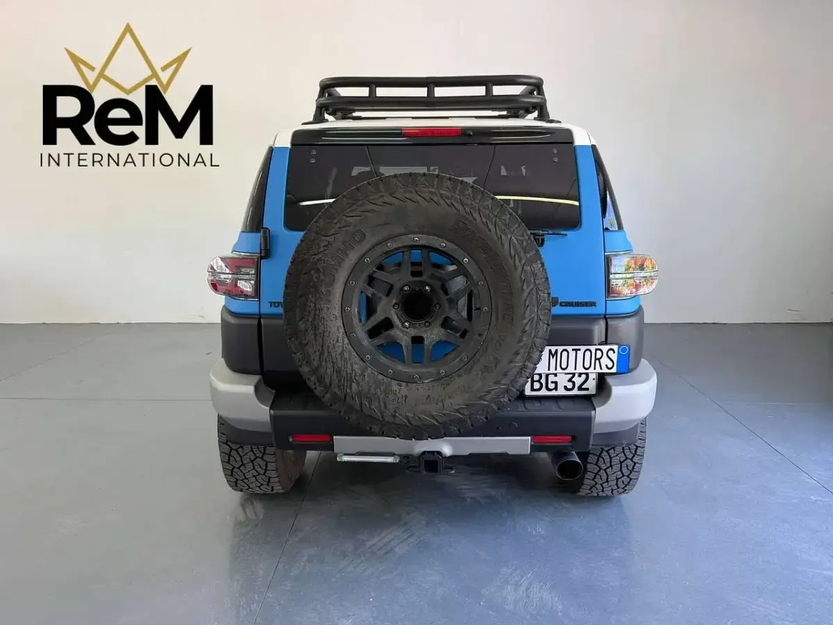 Usata Toyota FJ 239 CV (175 kW) 2006 Blu/azzurro Berlina