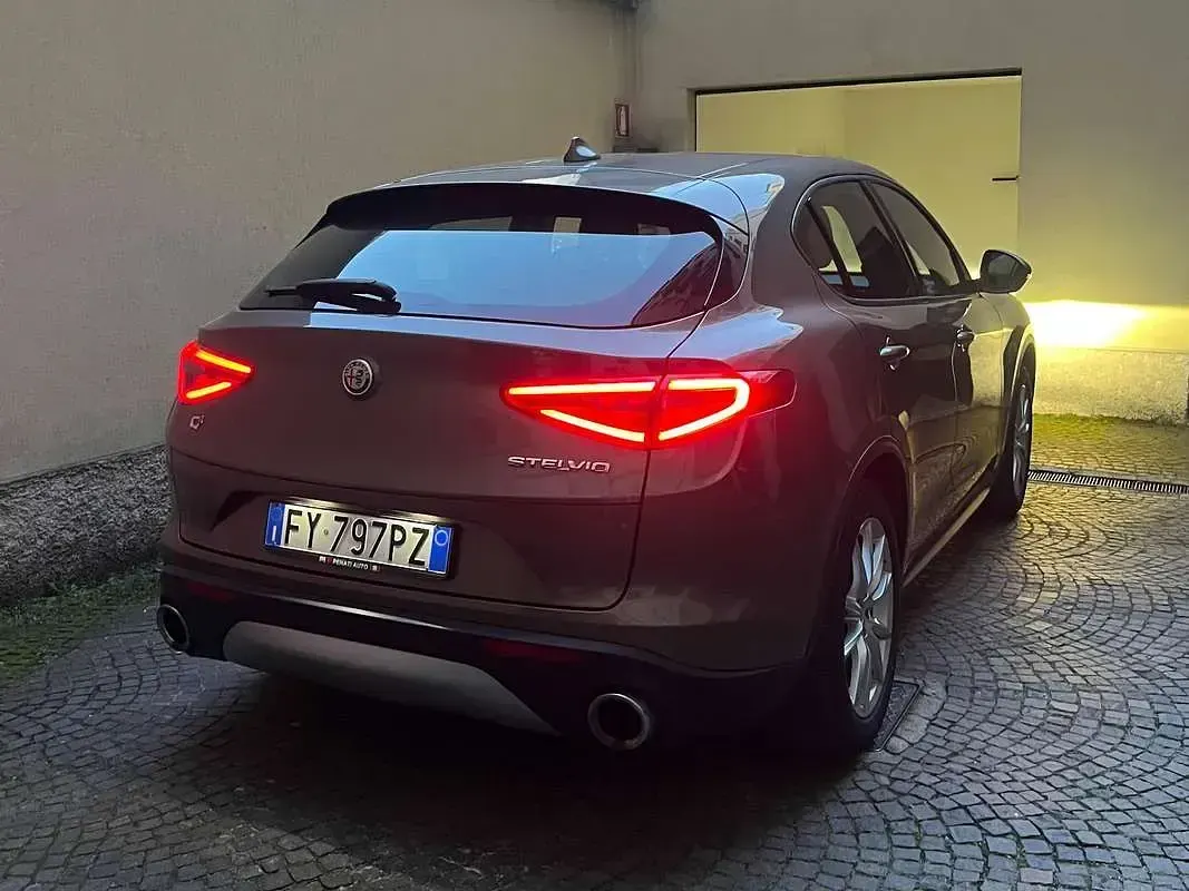 Usata Alfa Romeo Stelvio Executive 190 CV (139 kW) 2019 Grigio SUV