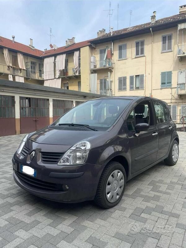 Grigio scuro metallizzato Usata 2008 Renault Modus Monovolume | 4500 € (Molto cara) - Immagine 1/4