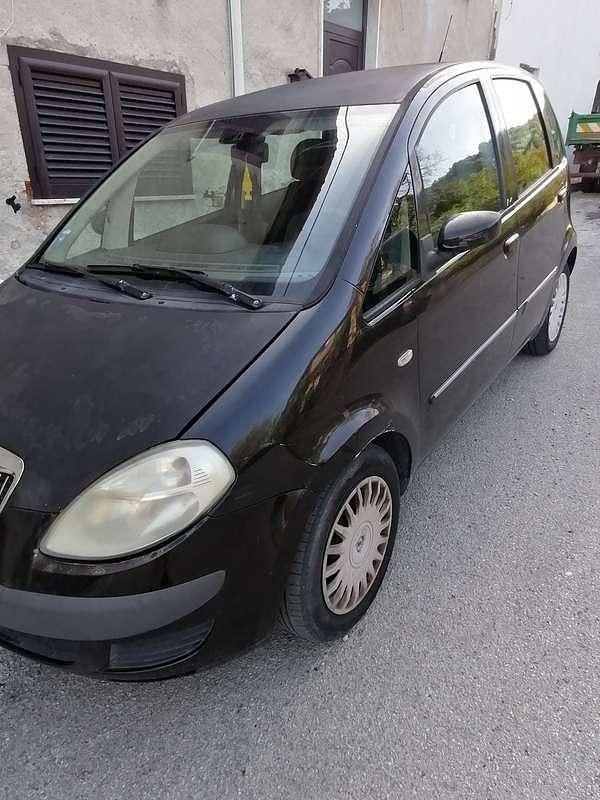 Usata Lancia Musa 101 CV (74 kW) 2007 Marrone Monovolume