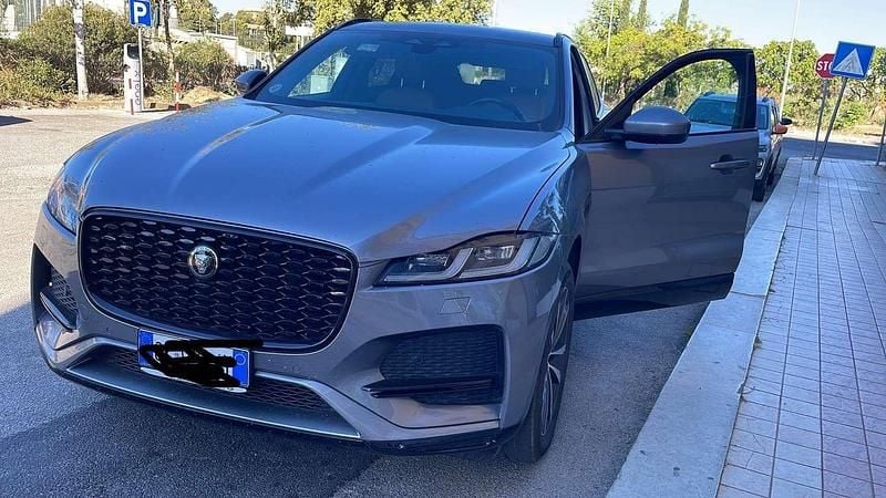 Grigio Usata 2023 Jaguar F-Pace R-Dynamic SUV | 31.000 € - Immagine 1/4