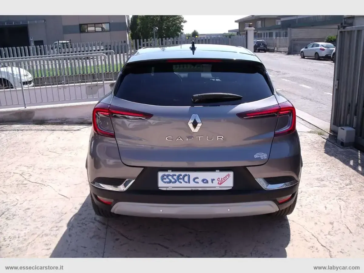 Usata Renault Captur 101 CV (74 kW) 2023 Grigio SUV