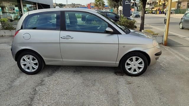 Usata Lancia Ypsilon 80 CV (58 kW) 2006 Argento pastello Utilitaria