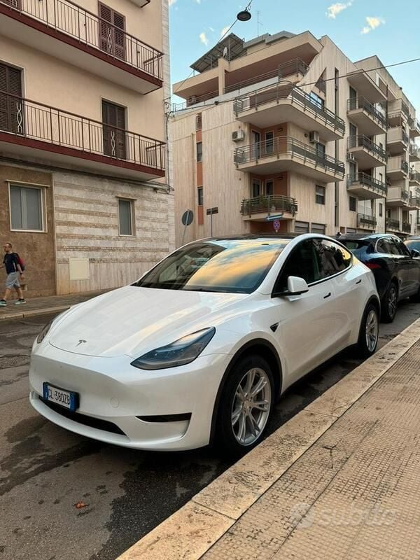 Bianco Usata 2022 Tesla Model Y RWD SUV | 31.000 € (Ottimo prezzo) - Immagine 1/4