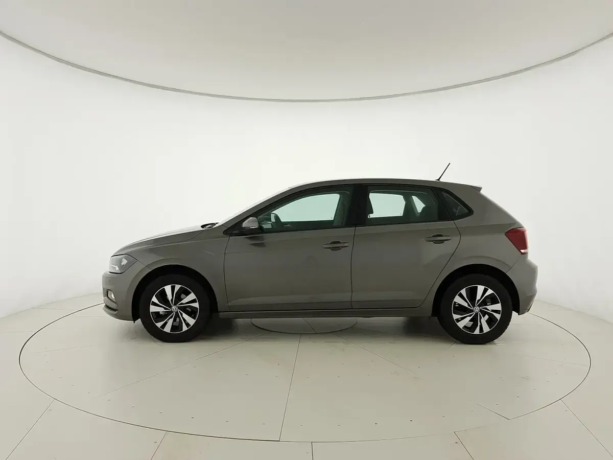 Usata VW Polo Comfortline 80 CV (58 kW) 2019 Limestone grey metallizzato Utilitaria