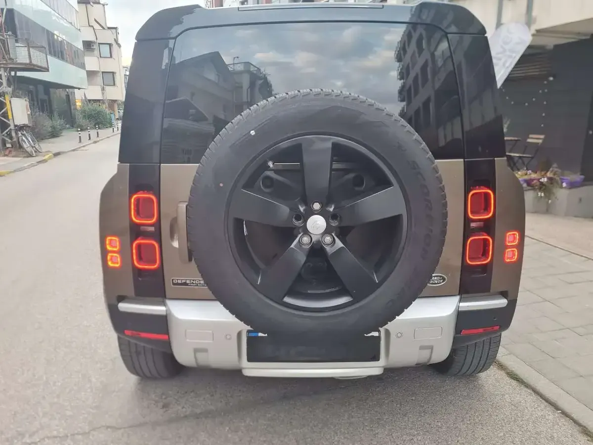 Usata Land Rover Defender First Edition 400 CV (294 kW) 2020 Gondwana stone gloss SUV