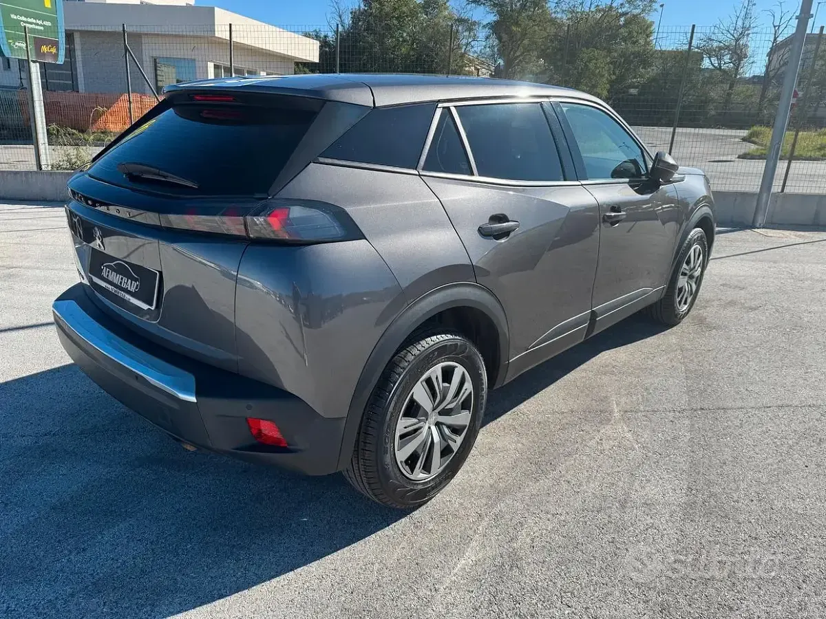 Usata Peugeot 2008 Active 101 CV (74 kW) 2021 Grigio SUV
