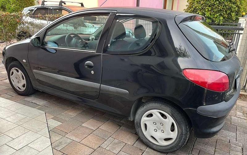 Usata Peugeot 206 60 CV (44 kW) 2002 Nero Berlina