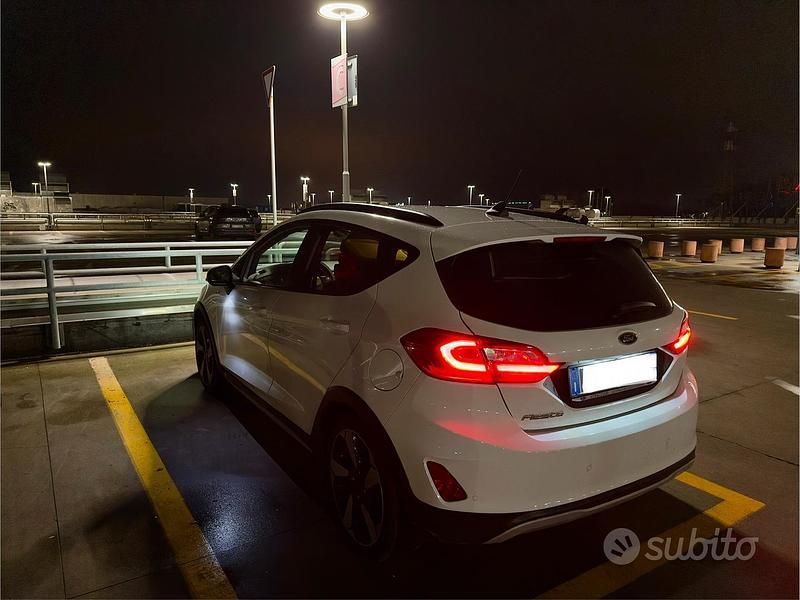 Usata Ford Fiesta Active 86 CV (63 kW) 2020 Bianco Berlina