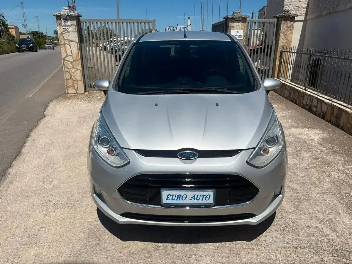 Usata Ford B-MAX Titanium 75 CV (55 kW) 2015 Grigio Monovolume