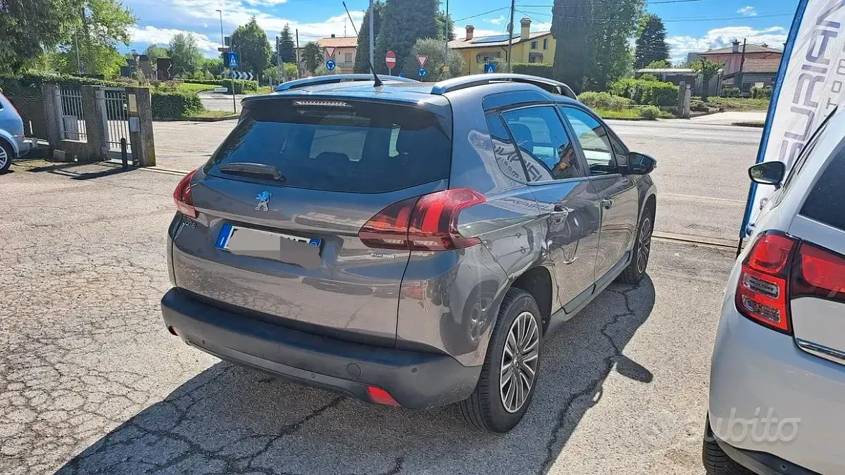 Usata Peugeot 2008 Allure 82 CV (60 kW) 2016 Grigio SUV
