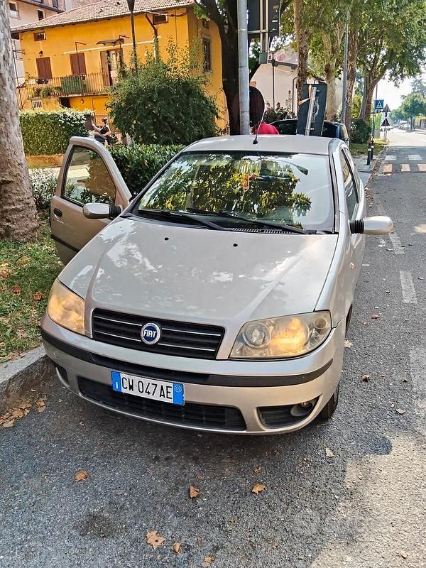 Grigio Usata 2005 Fiat Punto Due volumi | 1000 € (Buon prezzo) - Immagine 1/2