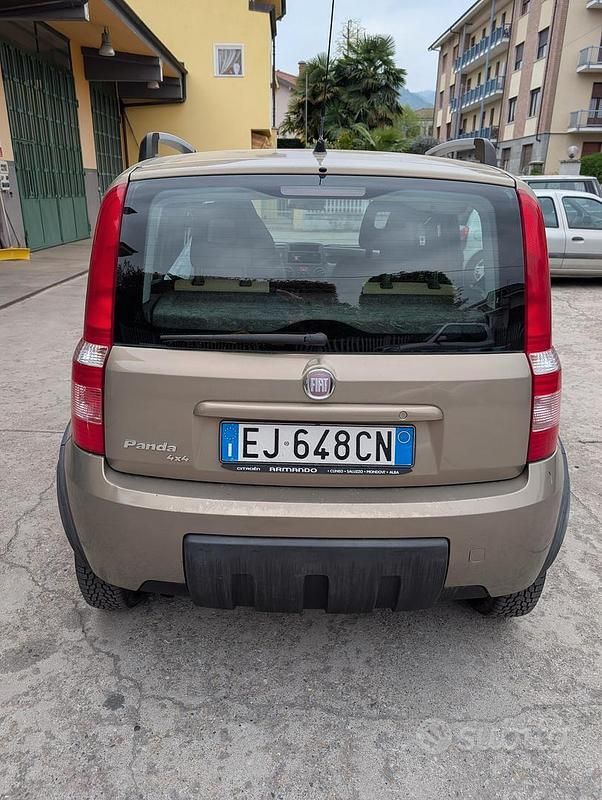 Usata Fiat Panda 4x4 75 CV (55 kW) 2011 Utilitaria