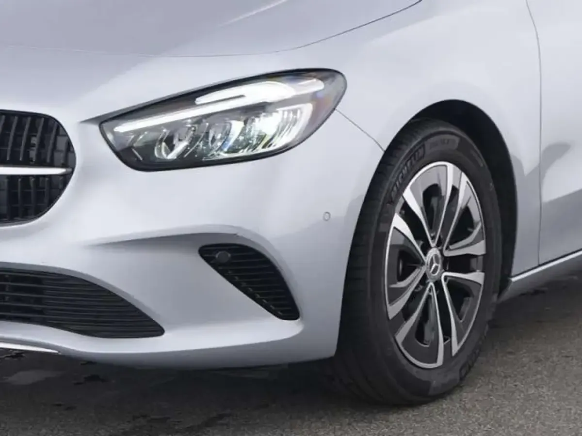 Usata Mercedes B200 163 CV (119 kW) 2025 Argento Utilitaria
