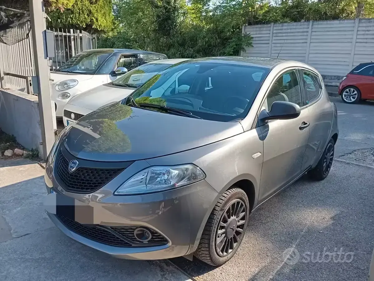 Usata Lancia Ypsilon S 69 CV (50 kW) 2018 Grigio Utilitaria