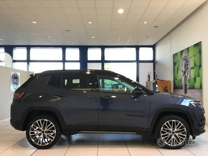 Usata Jeep Compass Summit 131 CV (96 kW) 2024 Blu/azzurro SUV