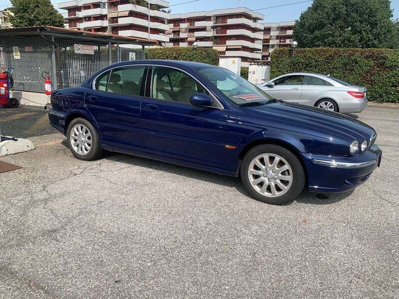 Usato 2003 Jaguar X-type 2.5 Benzin 196 CV (3.700 €)