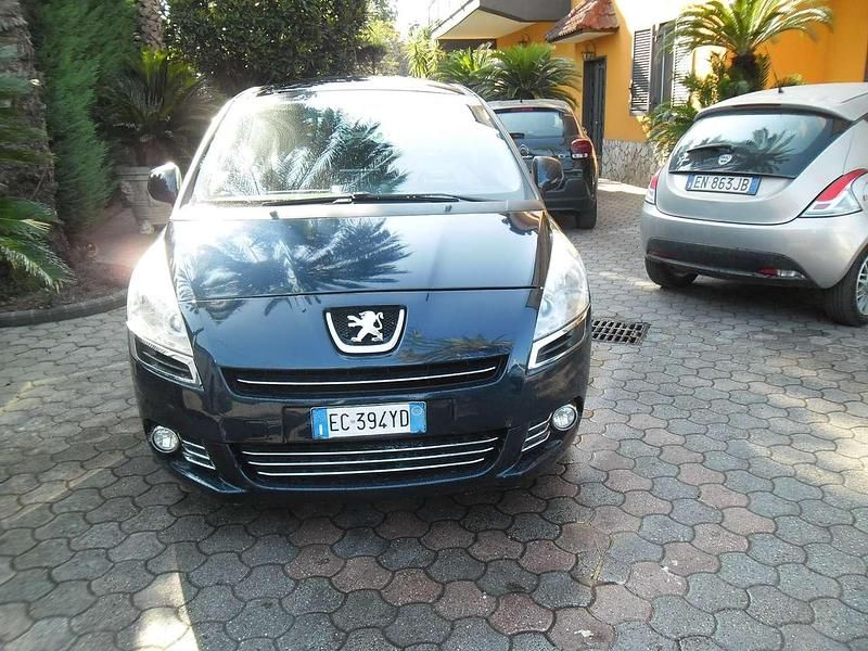 Usata Peugeot 5008 109 CV (80 kW) 2010 Blu/azzurro Monovolume