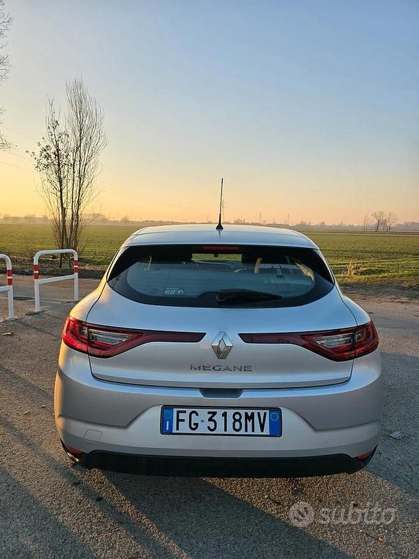 Usata Renault Mégane IV Zen 110 CV (80 kW) 2016 Grigio Berlina