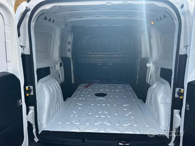 Usata Fiat Doblò S 120 CV (88 kW) 2021 Bianco Monovolume