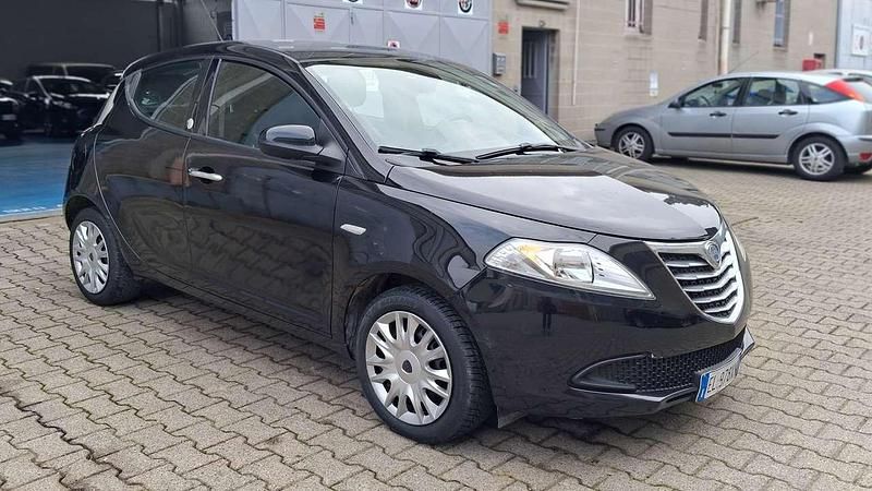 Usata Lancia Ypsilon Silver 69 CV (50 kW) 2012 Nero Utilitaria