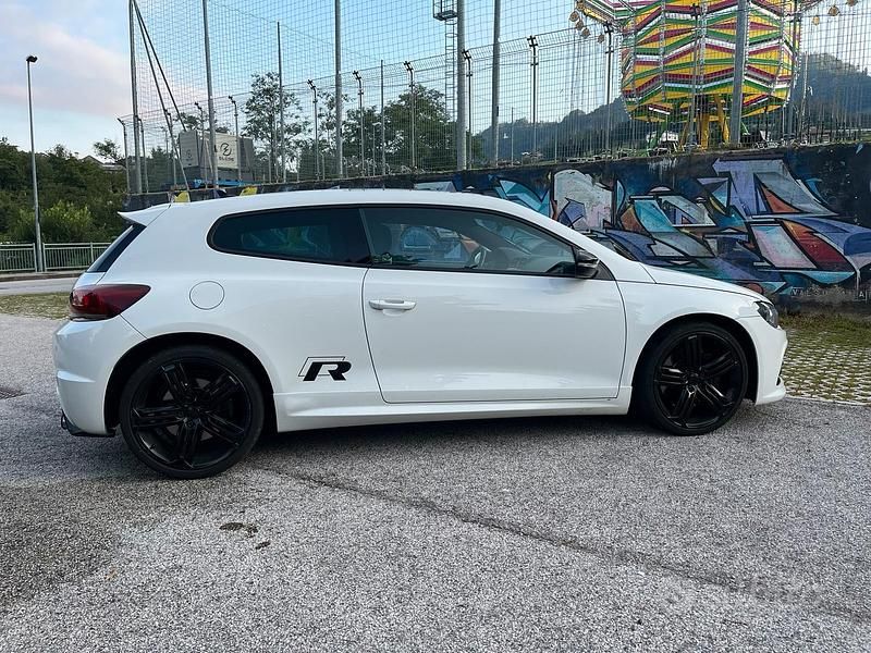 Begagnad VW Scirocco R 265 HK (194 kW) 2012 Vit Sportkupé
