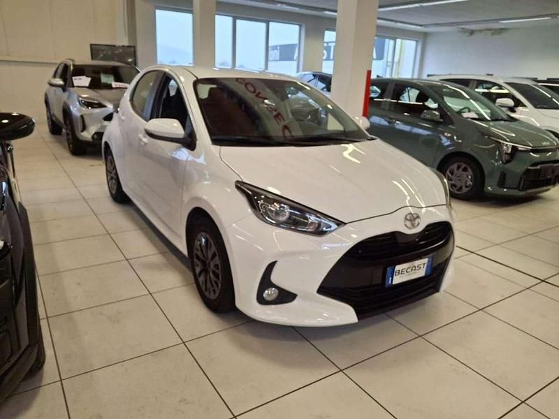 Usata Toyota Yaris Active 72 CV (52 kW) 2023 Bianco Utilitaria