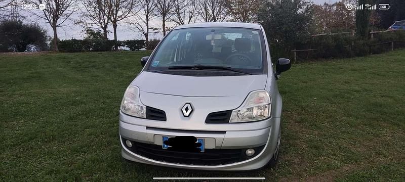 Usata Renault Modus 75 CV (55 kW) 2011 Argento Monovolume