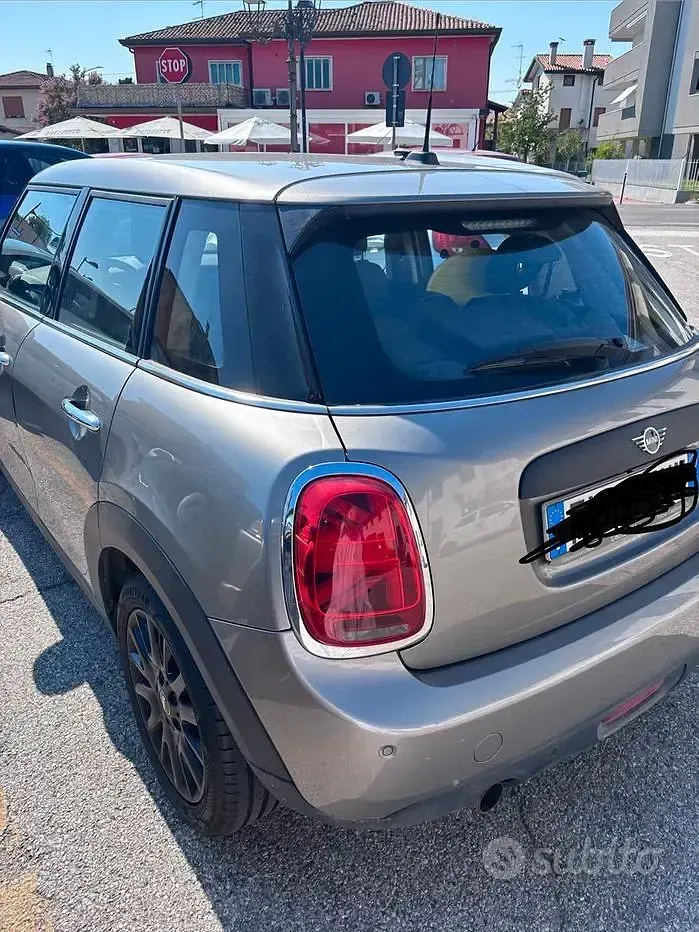 Usata Mini ONE 75 CV (55 kW) 2019 Grigio Utilitaria