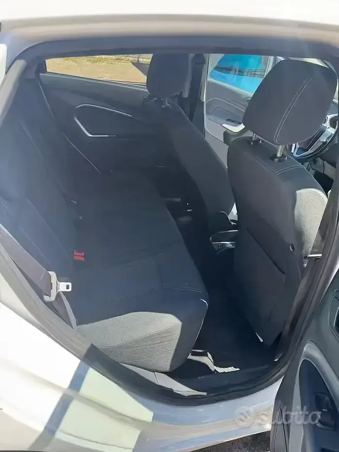 Usata Ford Fiesta 75 CV (55 kW) 2011 Bianco Berlina
