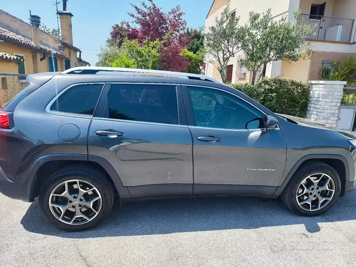 Usata Jeep Cherokee 185 CV (136 kW) 2016 Grigio SUV