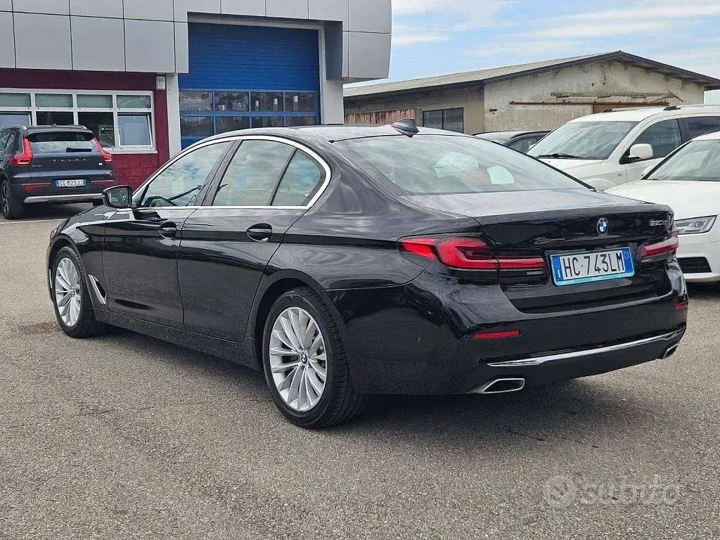 Usata BMW 520 Luxury Line 190 CV (139 kW) 2021 Blu/azzurro Berlina