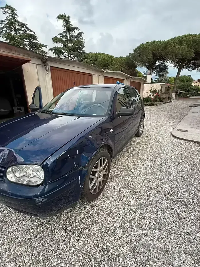 Usata VW Golf IV 105 CV (77 kW) 2003 Bluazzurro Berlina