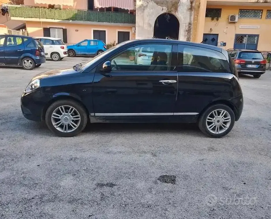 Usata Lancia Ypsilon 75 CV (55 kW) 2011 Nero Utilitaria